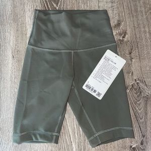 Lululemon Wunder Train High Rise Short 8’